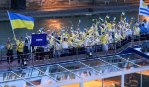У Парижі відбулась незвична церемонія відкриття Олімпіади-2024. Українську команду зустріли оваціями
