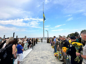 У День пам’яті захисників і захисниць України у Чернівцях освятили Алею Слави