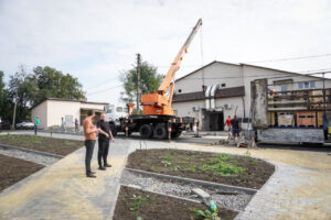 До Чернівецького обласного клінічного онкологічного центру привезли лінійний прискорювач, який діє на пухлини та зберігає неушкодженими здорові клітини пацієнтів з онкохворобами